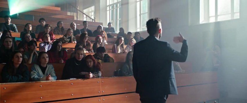 -_Naughty_Girl_(2023)_HQ_HDRip_-_720p_-_Org_Auds_[Tamil_+_H.mkv