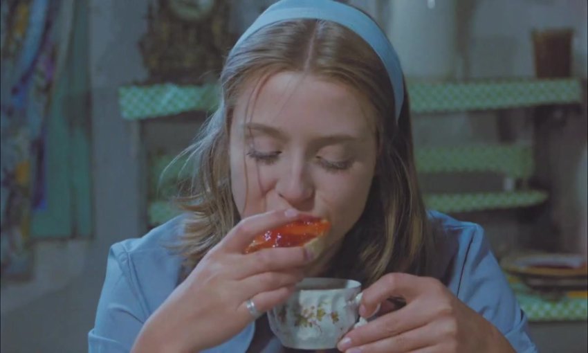 Une Vraie Jeune Fille 1976 Shahedpro Com