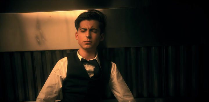 The Umbrella Academy S03 E09 Webrip 70p Hindi English 480p Msubs(1)